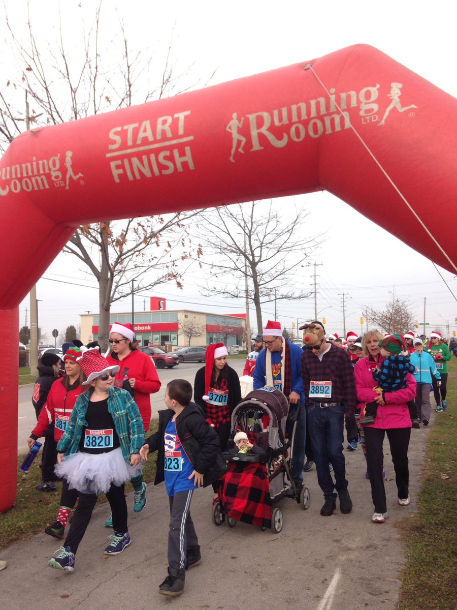 BarronRunning's tweet image. #santashuffle @santashuffle @JohnStantonRR @WhitbyRunRoom @OshawaRunRoom @runningroom