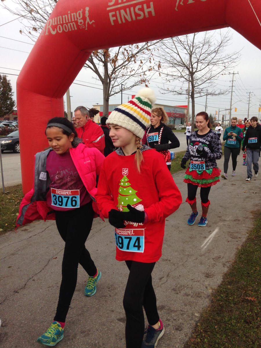 BarronRunning's tweet image. Festive #runners @santashuffle @JohnStantonRR @WhitbyRunRoom @OshawaRunRoom @TownofWhitby helping those in need