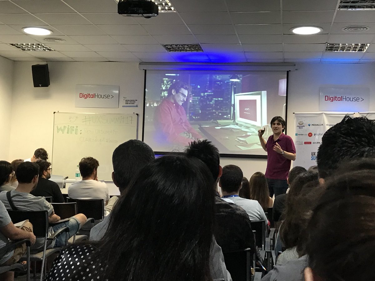 fedecodino's tweet image. @ecosenza iluminándonos sobre porqué es importante contar historias #UXSummit17