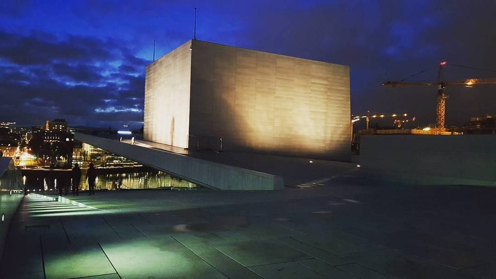 nicololazzati's tweet photo. August 2017
Oslo opera theater in the summer night
#Norway 
#visitnorway 
#summer
#roadtrip
#oslo
#dennorskeopera 
#opera
#night
#theatre 
#architecture 
#modern https://t.co/ok4gFwf6Z5 https://t.co/qqNEUuCyRA