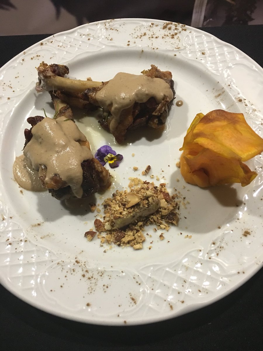 futurobloguero's tweet image. Delicias de pato en salsa Carmelina de Isaac Corrales @CookEatHome #cookexperiences #JuegodeTronos  El plato se ha bautizado como “La noche de los cuchillos afilados”