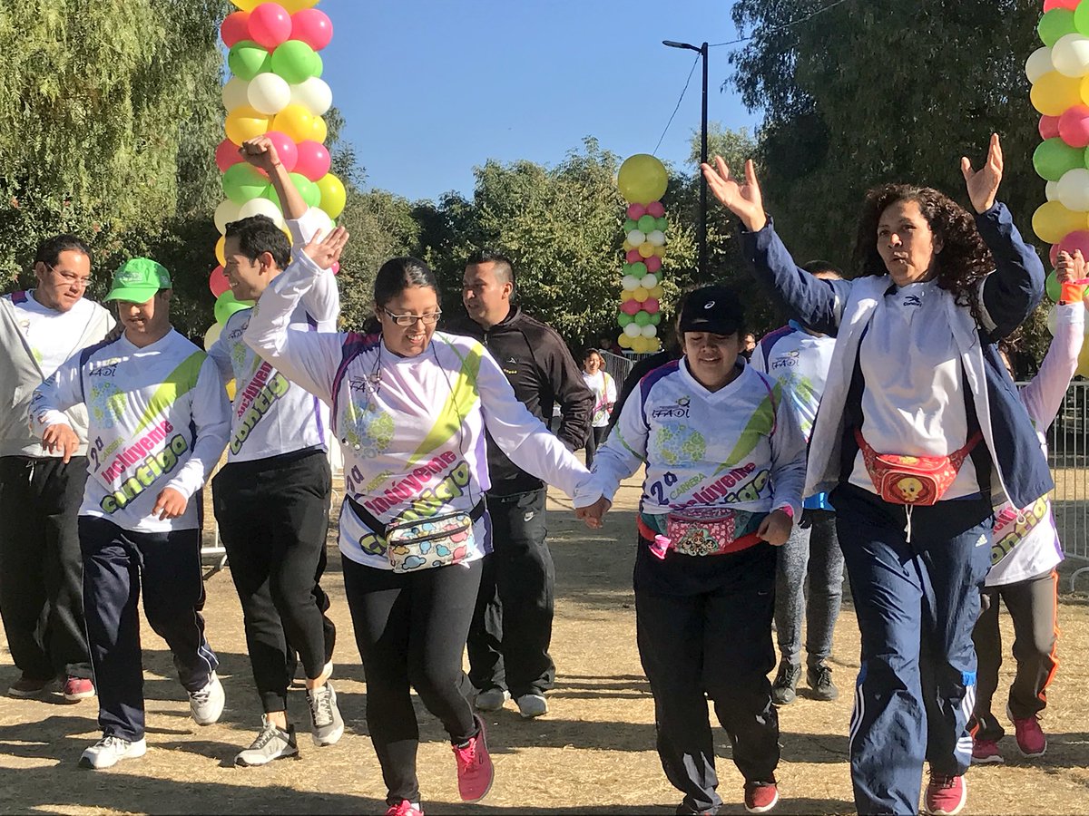 DIFLeon's tweet photo. En DIF León fomentamos espacios y actividades para reforzar la inclusión social de personas con discapacidad. 👏🏻🏃🏻‍♂️🏃🏻‍♀️ https://t.co/kDnzM1PidP