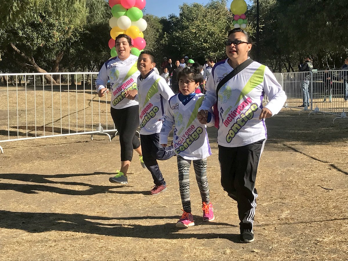 DIFLeon's tweet photo. En DIF León fomentamos espacios y actividades para reforzar la inclusión social de personas con discapacidad. 👏🏻🏃🏻‍♂️🏃🏻‍♀️ https://t.co/kDnzM1PidP