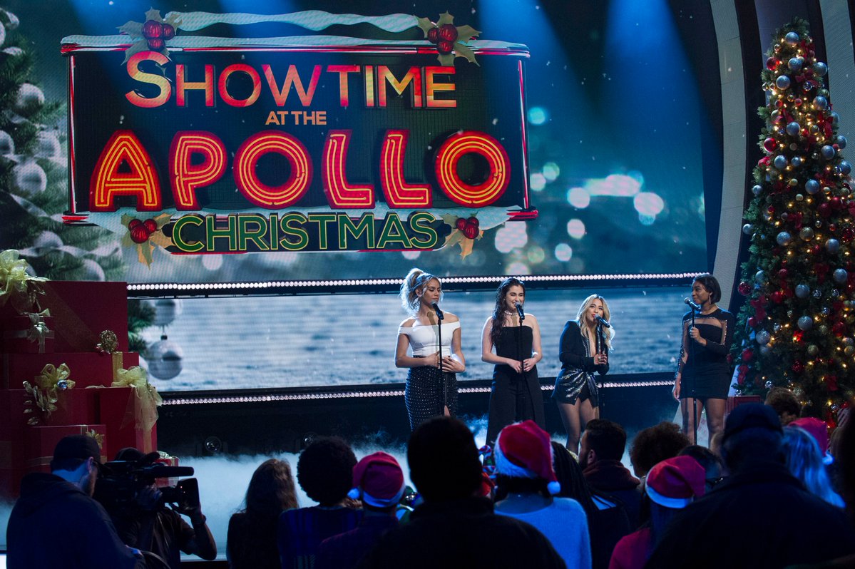 LaurenMJSpain's tweet photo. #Foto | Fifth Harmony en "Showtime At The Apollo: Christmas." (via @headlineplanet) https://t.co/1rHKThIeXR