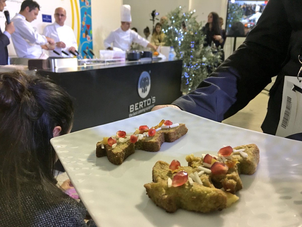 Cibovagare (@cibovagare) on Twitter photo L’atmosfera natalizia ha pervaso la sala Show Cooking di #RomaGolosa con lo chef <a href="/BeckHeinz/">Heinz Beck</a>! Il pubblico di #RomaGolosa è pronto a prendere appunti L’atmosfera natalizia ha pervaso la sala Show Cooking di #RomaGolosa con lo chef <a href="/BeckHeinz/">Heinz Beck</a>! Il pubblico di #RomaGolosa è pronto a prendere appunti