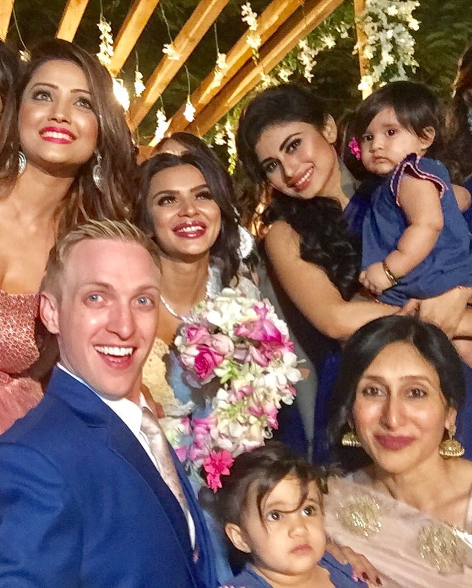 adaa_galaxy's tweet photo. Cutie @adaa1nonly π nd #bohrafamily at wedding of @iaashkagoradia π #brentauraashukishaadi #brithdaybash #firangikibaraat #adaakhan #naagin #shesha #rocky #karanvirbohra https://t.co/Akv6xxfLjC