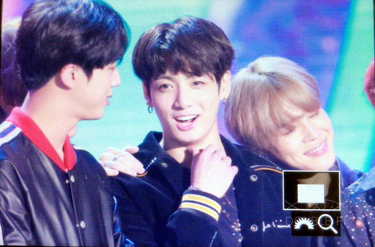 double_fis's tweet photo. 171202 MMA #정국 #JUNGKOOK @BTS_twt https://t.co/DbWIOlGuYh