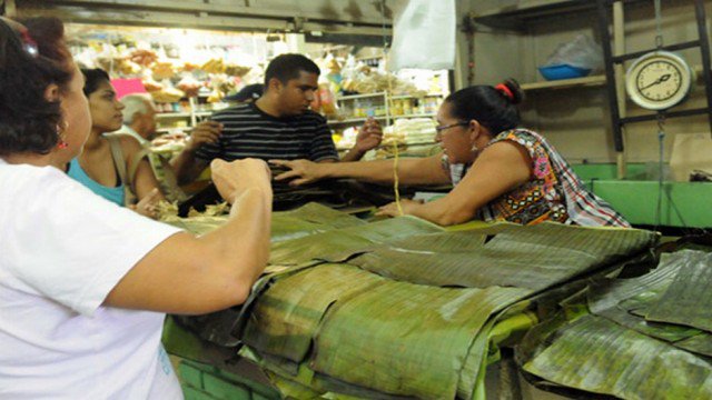 GobEstadoMerida's tweet photo. @RamonGuevaraMRD garantiza venta de ingredientes para las #Hallacas a bajos precios en varios municipios de #Mérida el próximo #16DIC #RescatandoLaTradición #EconomíaSustentable #ContraLaInflación vía #RafaelAraque #Imderural https://t.co/yEaZVpcb5k