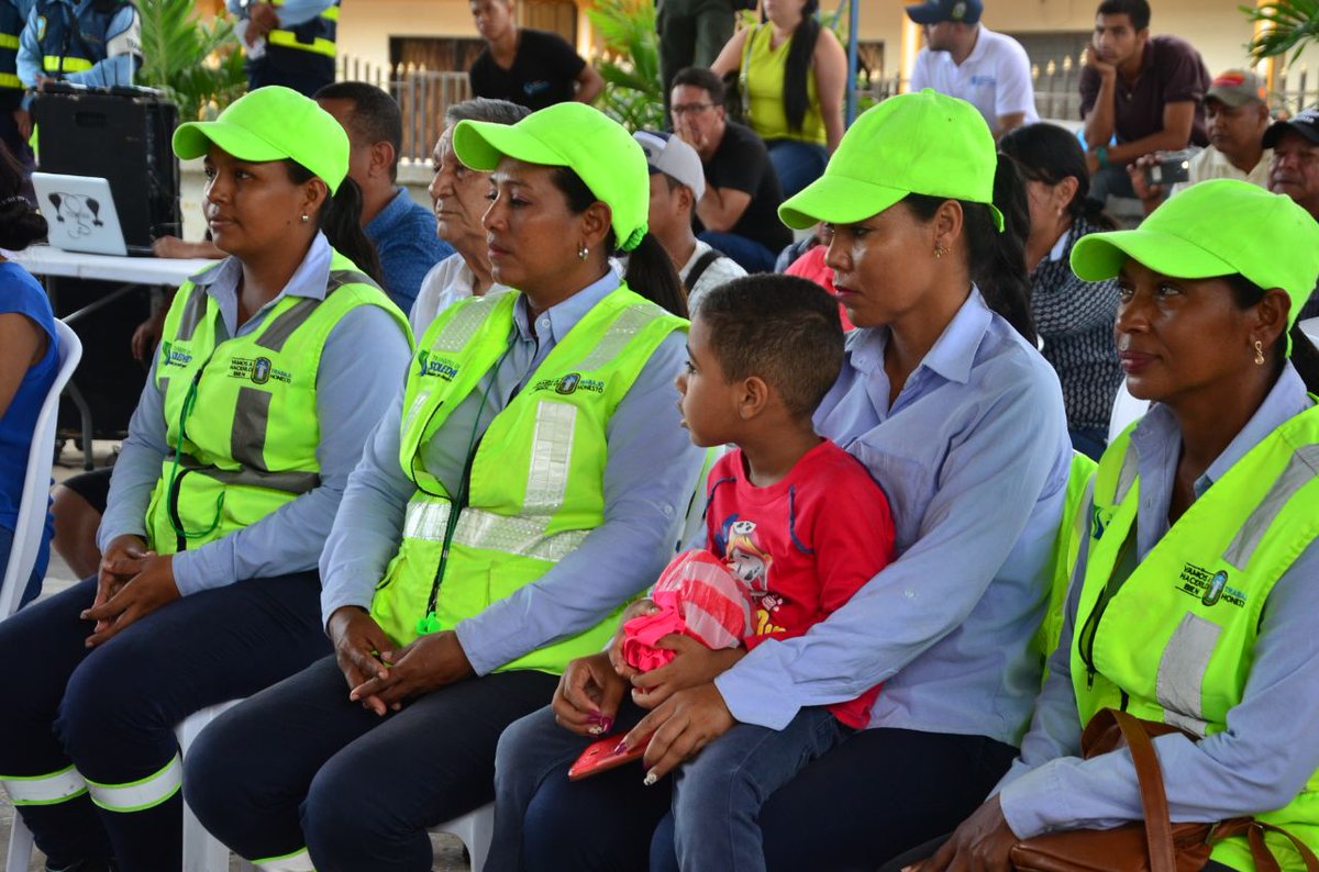 SoledadTransito's tweet photo. Con obras de teatro y talleres sobre seguridad vial, avanza la jornada #SalvandoAndo, en el  municipio de Soledad. #Movilidadconfiable https://t.co/426UOmd0sY