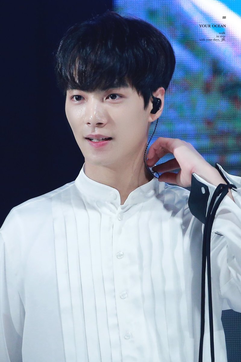 년북 고전물로 나이 차나는 신랑각시썰.
나는 새도 떨어트린다는 세도가 집안의 장남 민연과 거상으로 소문난 만석꾼 집안의 막내 북
절친한 지기였던 조부들이 술자리 농담으로 한 약속으로 인해 얼굴도 한번 보지못한 (당시에 드문 일은 아니었으나)남자와 혼인을 하게 된 년북