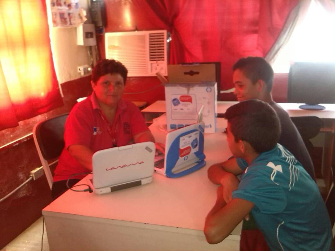cbitmunmauroa's tweet photo. Jornada de manteniemiento voluntario #EstaEsMiEscuela Revisión Canaima en #Mauroa @Fundabit_Falcon https://t.co/oyGeylOmB0