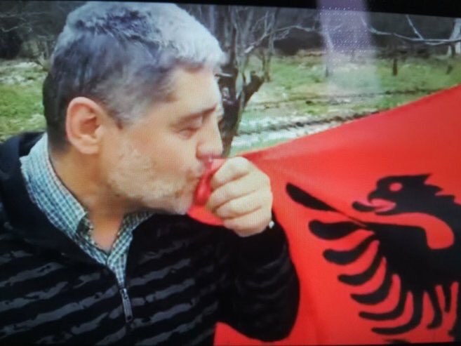 pevacsofronije's tweet photo. Uvek sam govorio da je Miroljub Petrovic bitanga i bednik... https://t.co/TQUW00JmSb