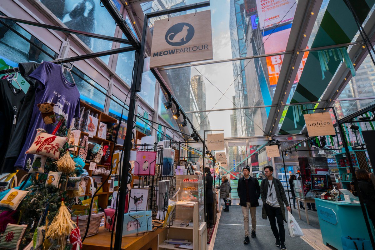 TimesSquareNYC's tweet photo. Don't wait until the last minute to buy your loved ones gifts! The GIFTED market located on the Bway Plaza btwn 43rd &amp; 44th Sts is stocked w/ original gift ideas made by #NYC vendors. Open from 11am - 9pm! #shopUrban #TSQMKT https://t.co/0HsqIrfaNc