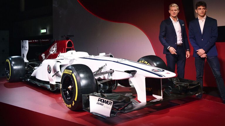 FirstDriveMX's tweet photo. @alfa_romeo y @SauberF1Team presentaron de manera oficial el auto y equipo de @F1 , el nuevo integrante de la parrilla se ve increíble.
Lo manejarán @Ericsson_Marcus y @Charles_Leclerc
#firstdrivemx #marcusericcson #charlesleclerc #leclerc #ericsson #f1 #sauber #alfaromeo https://t.co/ooikggi0WC