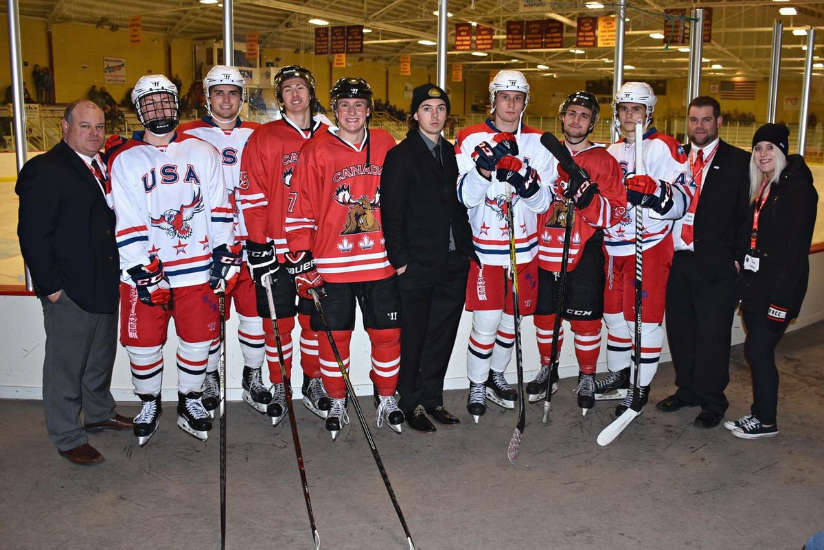 FF_Lakers's tweet photo. A group picture of the players and staff at the all star game. #goodshowing https://t.co/quGhC2ihjc