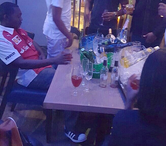 LifaM5's tweet photo. 💯Power✊
@CassperNyovest #FillUpFNBStadium #CirocVodka_SA #cirocPhone🔥🔥🔥 https://t.co/NAEcE9Plnk