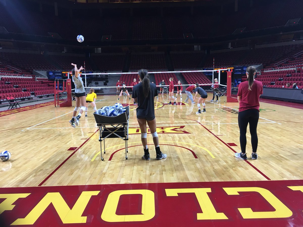 CycloneVB's tweet photo. Serve and Pass β
#cyclONEnation
#DefendHiltonTogether https://t.co/jyBElFS49U