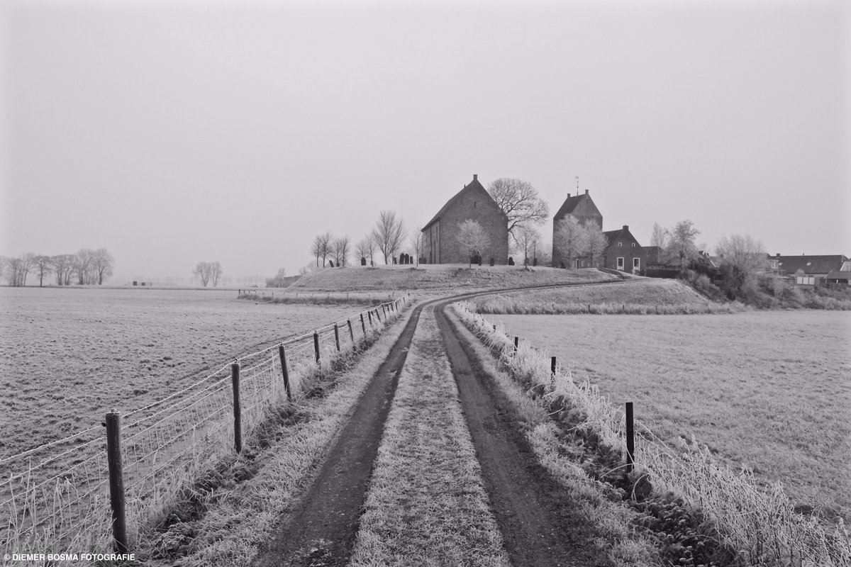 Goinoavend. Grunnen is mooi of nait dèn?
De Kerk van Ezinge is een romaanse zaalkerk, die gebouwd werd op een wierde in de 13e eeuw in Ezinge in de provincie Groningen. Foto Diemer Bosma
#mooigrunnen
facebook.com/mooigrunnen