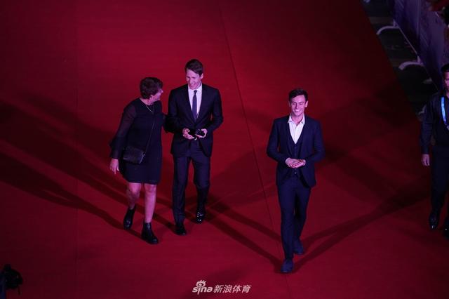 TomDaleyNewsIG's tweet photo. Red Carpet. FINA World Aquatics Gala 2017. December 2, 2017. Sanya, China. #TomDaley #DustinLanceBlack #Finagala #FinaAwards2017 #FinaGala2017 #Diving #Fina #FINAbestathletes #FINAsoireedesetoiles #FINAaquatics @TomDaley1994 @DLanceBlack @janefig2 https://t.co/7HRiW80l8z