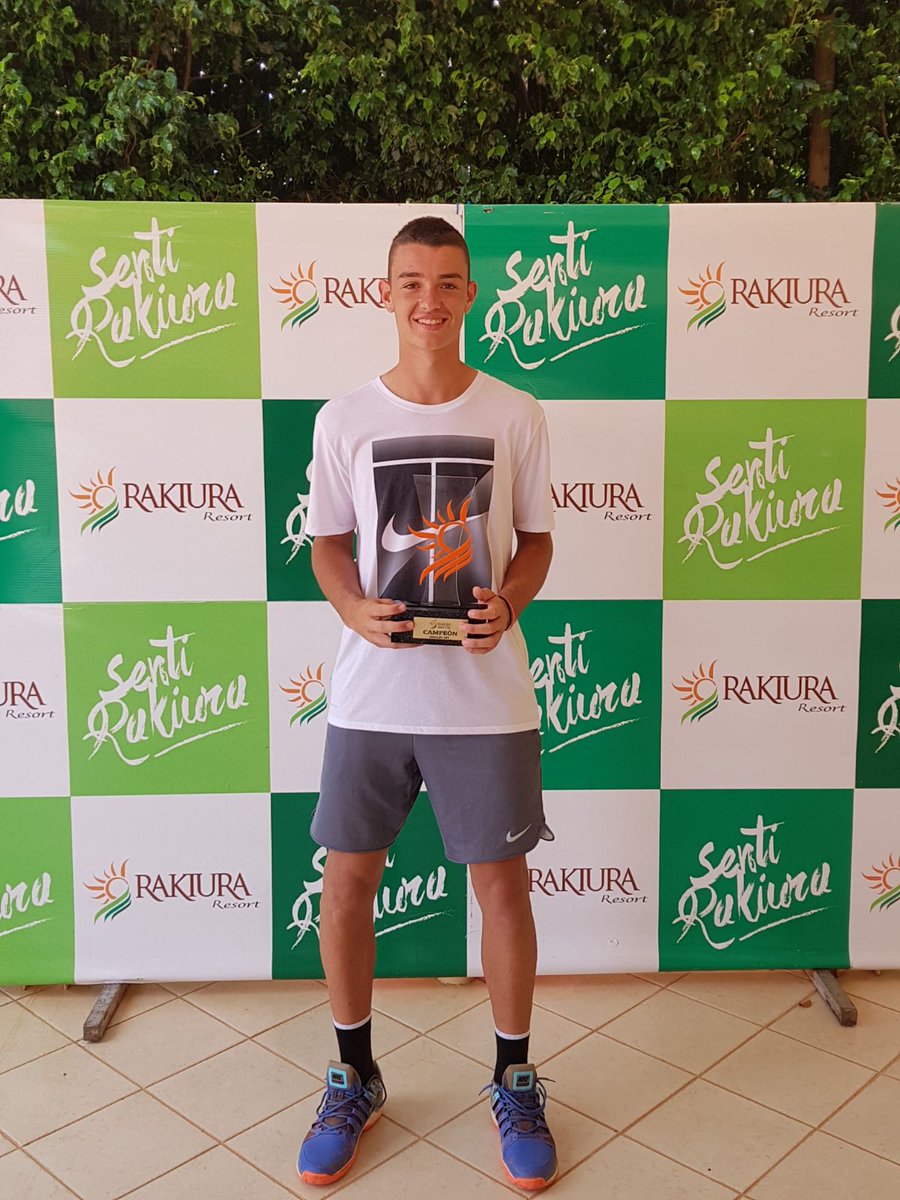 carlosgimeno01's tweet photo. Campeón ITF Rakiura Junior Cup en Paraguay 💪
@CTValencia https://t.co/qOgIoBOPEt