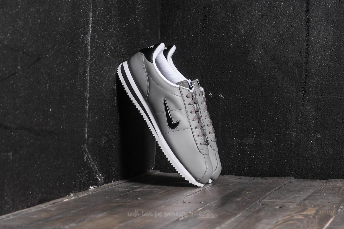 feetzi's tweet photo. 👉 #christmasgift : Nike Cortez Basic Jewel - For less than 50€ on our partners shops
https://t.co/UIDIj40XP9
#less50 #sneakers #sneakersaddict https://t.co/eEi7RKh7OC