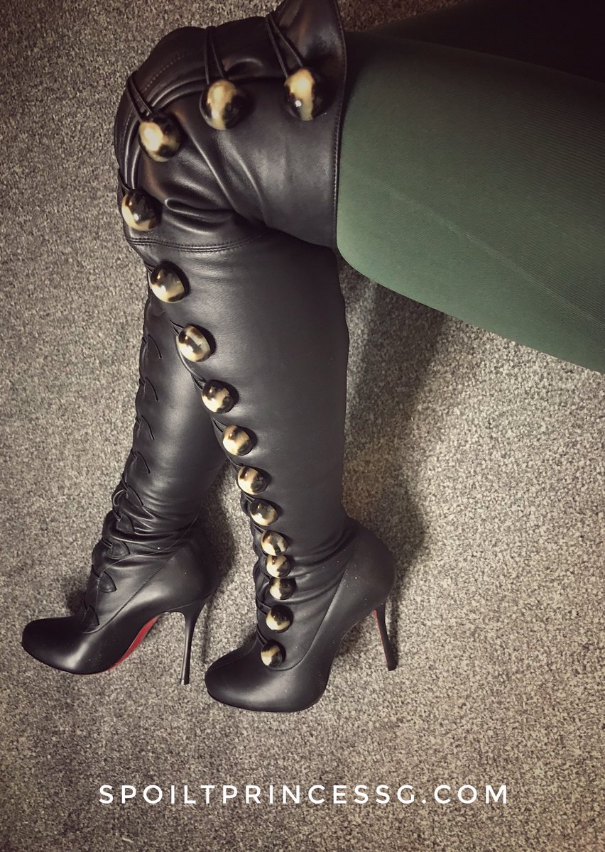 SpoiltprincessG's tweet photo. #bootfetish #leatherfetish #louboutins 

@DommesRt @DirkHooper @FinDommes @Onmyknees4Her @rt_goddess @RTFindomPromo @BritFootBabes @RTfeet @RTFindomPromo @rtswine https://t.co/OQOldKT3mI