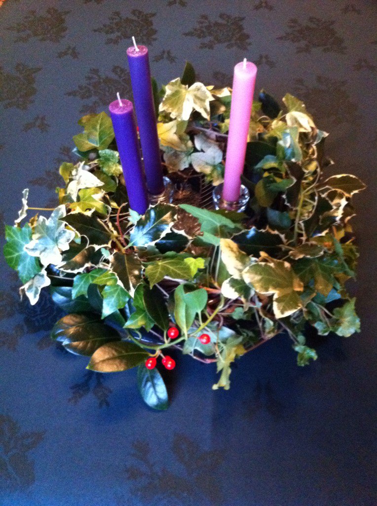 HallamCatholic's tweet photo. Liturgically Correct Advent Wreath
#NoFourthSundayOfAdvent2017 https://t.co/Hgwch0J0J8