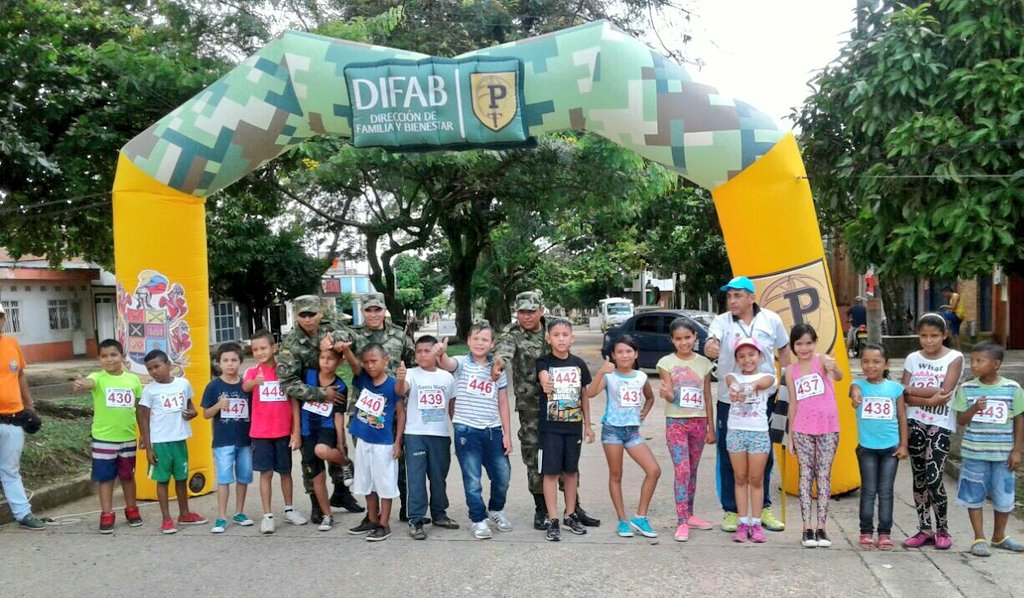 Ejercito_Div5's tweet photo. #AEstaHora los niños y niñas de #Chaparral corren por la Paz, durante 2da Carrera Atlética liderada por #FTZeus @COL_EJERCITO, promoviendo actividades deportivas y hábitos saludables https://t.co/qi1m0SZMJM