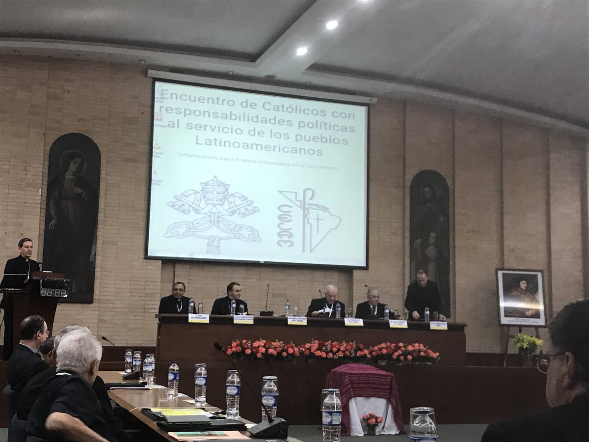 PajaroEnciso's tweet photo. Seguimos participando a título personal de muy buen intercambio y reflexiones entre políticos católicos , laicos y clero Latinoamericano , novedosa iniciativa de S.S.Francisco https://t.co/ATg3nljcBq
