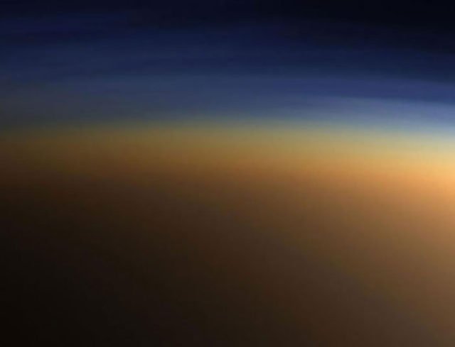 Fredzone's tweet photo. Encélade : le mystère de la lune de Saturne enfin élucidé ? https://t.co/yruW6mzjoH https://t.co/oYFsrpZIBL