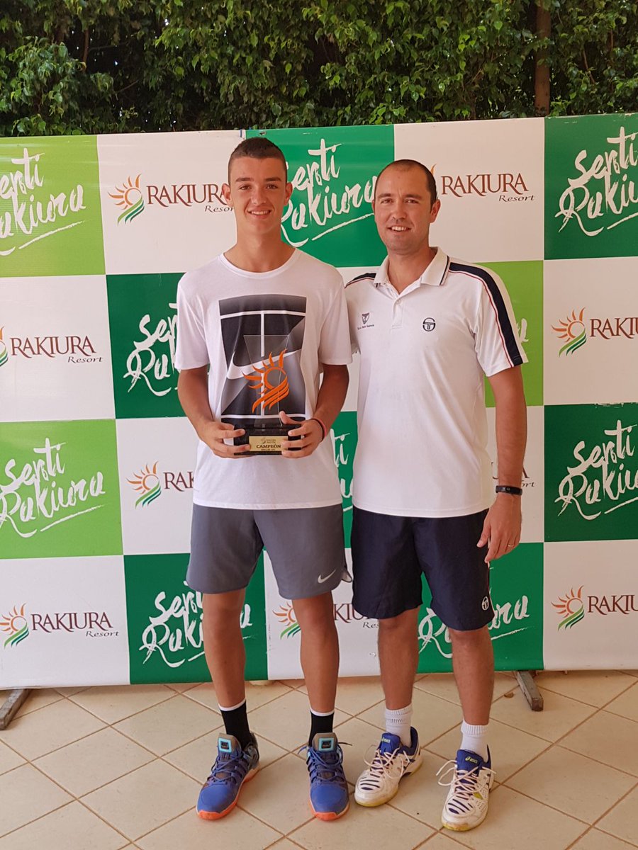 carlosgimeno01's tweet photo. Campeón ITF Rakiura Junior Cup en Paraguay 💪
@CTValencia https://t.co/qOgIoBOPEt