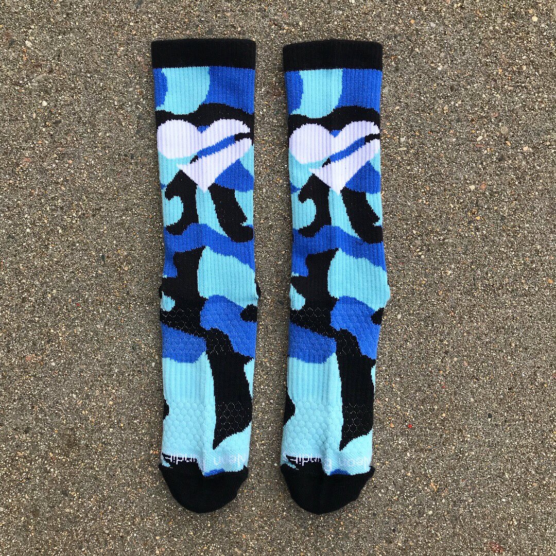 HeartbreakRunCo's tweet photo. Heartbreak x @NeonBandits! Built for function. Designed to turn heads. #grabapair at all Heartbreak locations! 
#heartbreakersrun https://t.co/sG7JWNGhkF