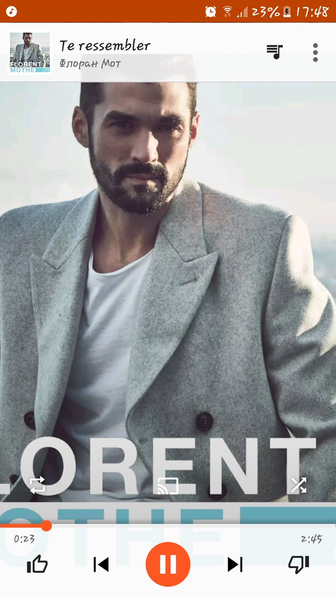 InnaRogowska's tweet photo. Merci @florentmotheoff pour c'est très beau l'album.   #joyeuxanniversaireDSLP #florentmotheensolorussie2018 https://t.co/uQqpYoxXiI