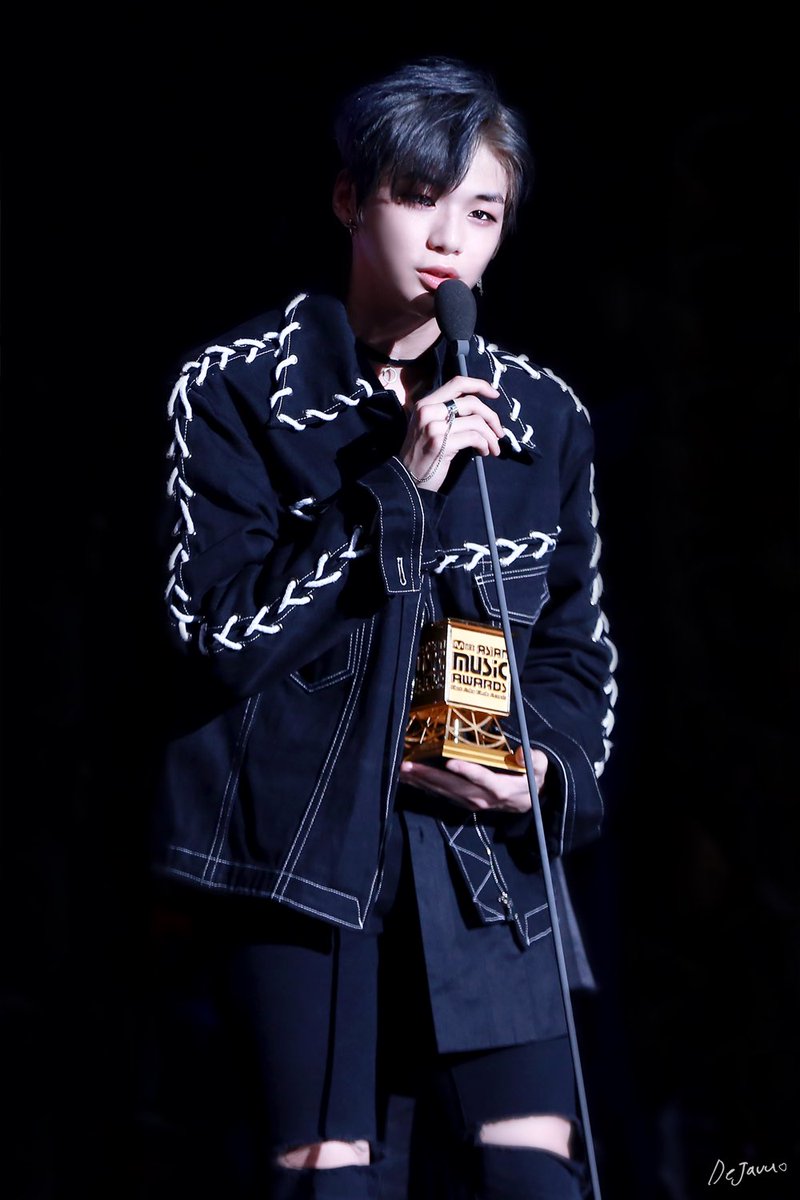 DEJAVU_danik's tweet photo. 171201 #워너원 #강다니엘 MAMA in HK
마마 3관왕 축하해🏆🏆🏆 https://t.co/lKUTMKI5zr