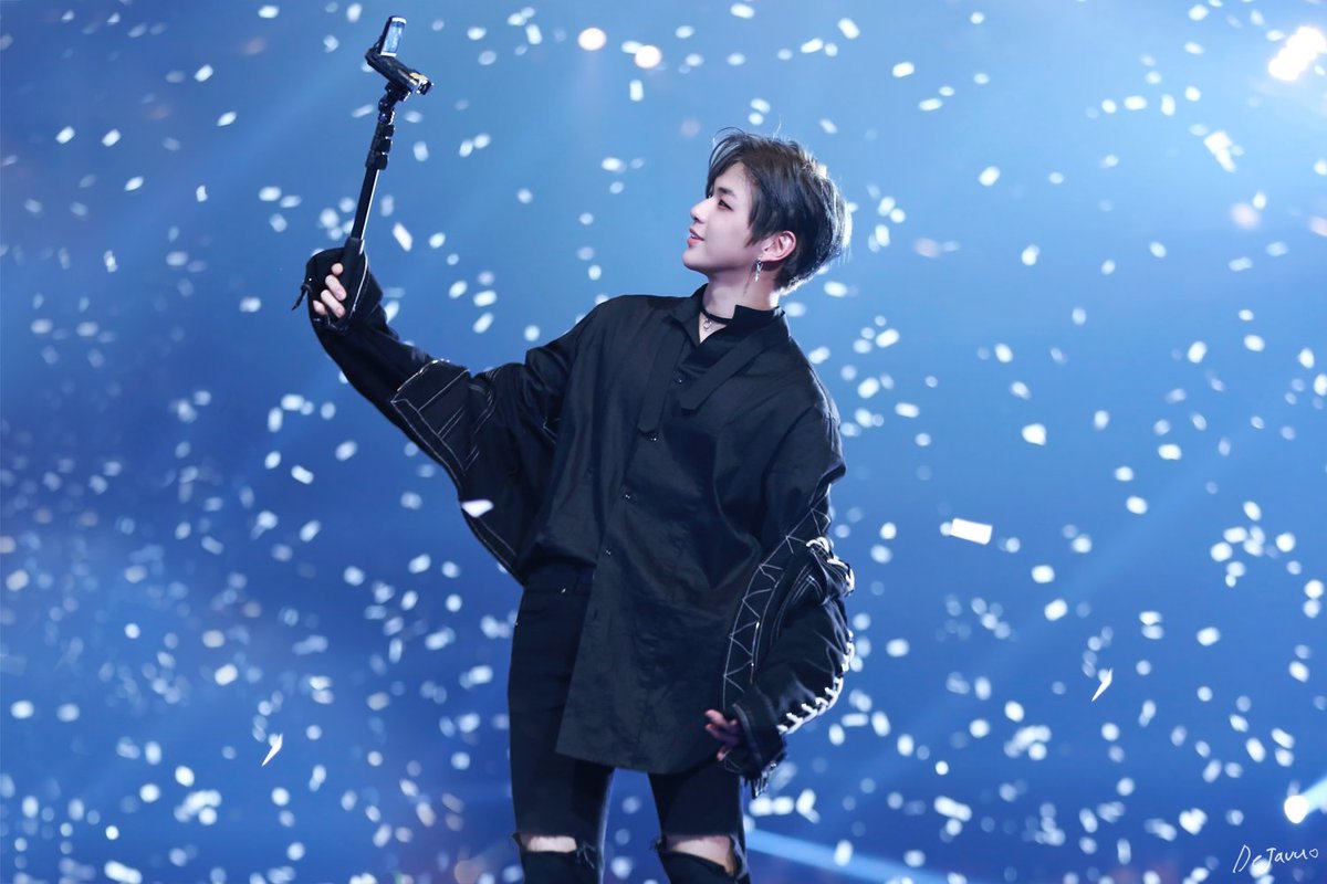 DEJAVU_danik's tweet photo. 171201 #워너원 #강다니엘 MAMA in HK
힘든만큼 그보다 더 예뻤던 다니엘...😭💙 https://t.co/bruQYVOhWV