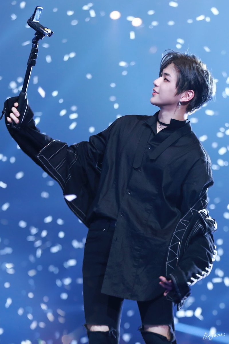DEJAVU_danik's tweet photo. 171201 #워너원 #강다니엘 MAMA in HK
힘든만큼 그보다 더 예뻤던 다니엘...😭💙 https://t.co/bruQYVOhWV