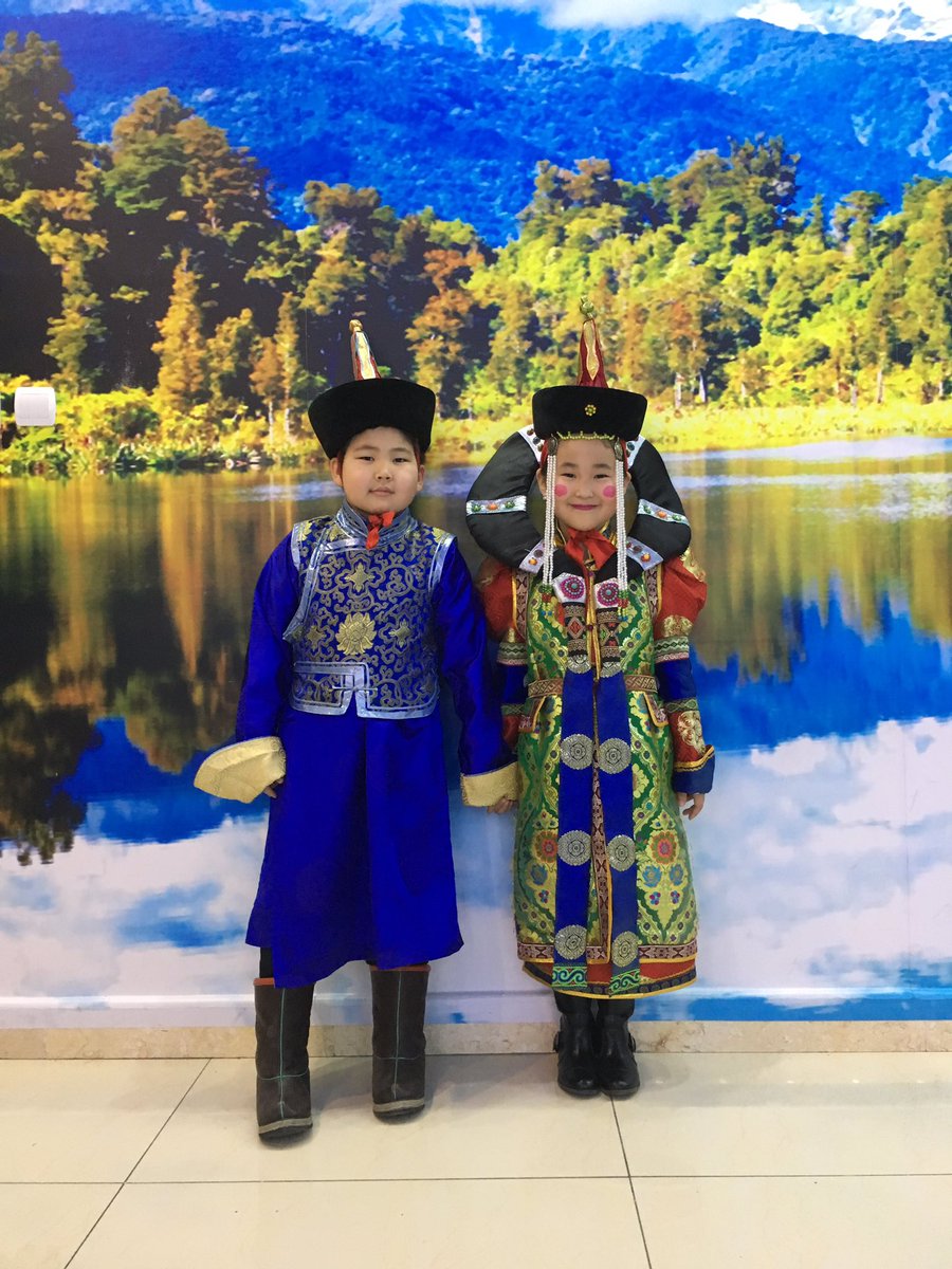 Ийм хөөрхөн Хаан, хатан 2 харсымуу? та нар 😆🤴👰