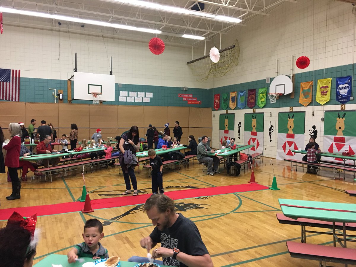 aaford72's tweet photo. Santa’s Pancake Breakfast @Martinez_CSSD11. Fun time spent with the family sharing holiday and community spirit. Thank you Martinez PTA for always going the extra mile for our kids and families @EPCPTA. @CSSD11 https://t.co/DFkEzXJH3G