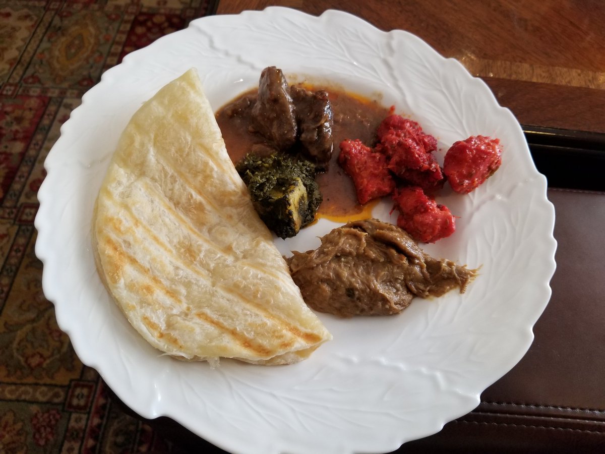 ausmazehanat's tweet photo. Pakistani breakfast, lol.
#weddinginthehouse #homemadeparatha https://t.co/2hTszG7mo3