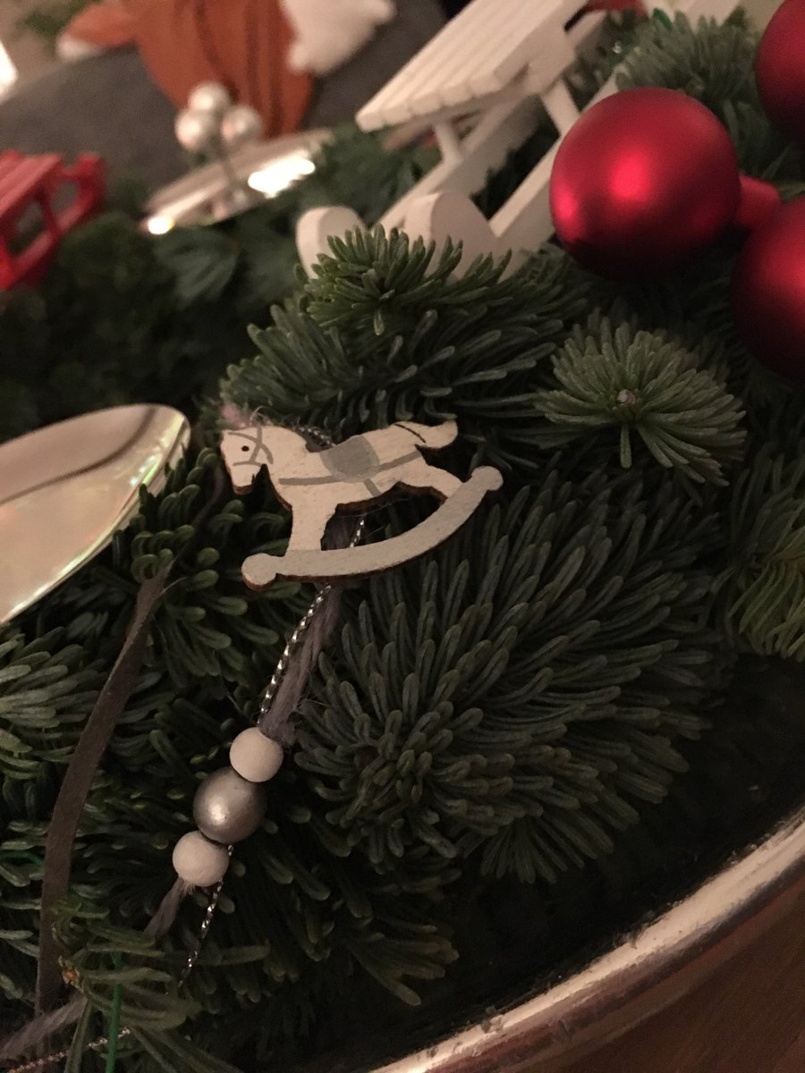 #Adventskranz fertig. Gleich noch Kerzen, dann sind wir bereit für den 1.#Advent 😍 #momlife #lebenmitkindern #family