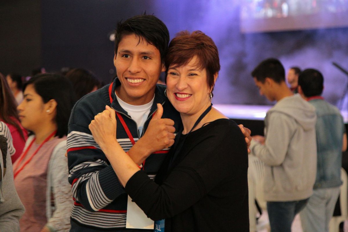 fuxionoficial's tweet photo. Nuestra Directora de SER FuXion, Brenda Quintana, da la bienvenida al taller Rompe tus límites. #SERFuXion #RompeTusLímites2017 #YoSoyFuXion https://t.co/iTkNVFT5kF