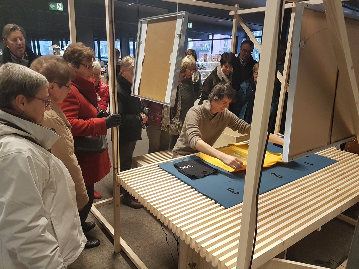 Andreas Verleysen (@adverleysen) on Twitter photo Een enthousiaste groep bezoekers van De Krook krijgt uitleg van <a href="/fwyffels/">Francis wyffels</a> hoe ze kunnen bijdragen aan robotica-onderzoek Een enthousiaste groep bezoekers van De Krook krijgt uitleg van <a href="/fwyffels/">Francis wyffels</a> hoe ze kunnen bijdragen aan robotica-onderzoek