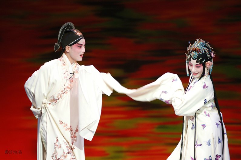 Jlisyeah's tweet photo. 青春版『牡丹亭』
Kunqu Opera “The Peony Pavilion” (Young Lover's Edition), produced by Pai Hsien-yung #Kunqu #ChineseOpera #昆曲 #昆剧 #崑曲 #崑劇 https://t.co/qdTQif98l6