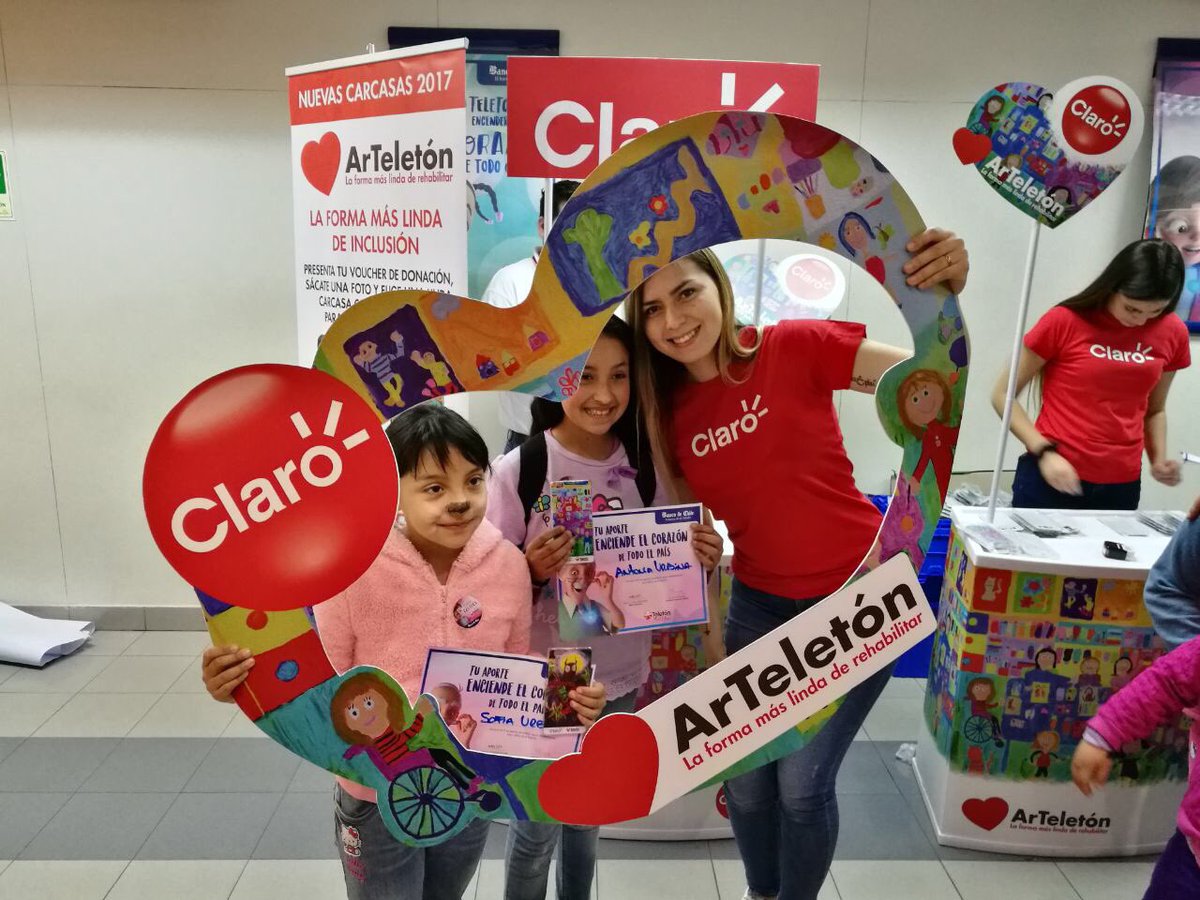 TonkaTP's tweet photo. Vamos CHILE! Haz tu donación y sube tu foto con #llamadodeClaro Te esperamos con más 30 mil carcasas #arteTeleton Mira acá las sucursales desplegadas en todo Chile https://t.co/zm1wSwFfrr https://t.co/HkrY5LMIcv