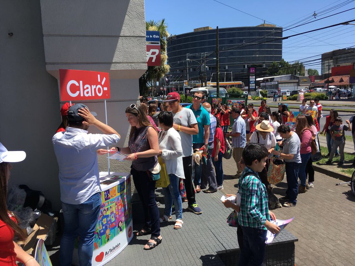 TonkaTP's tweet photo. Vamos CHILE! Haz tu donación y sube tu foto con #llamadodeClaro Te esperamos con más 30 mil carcasas #arteTeleton Mira acá las sucursales desplegadas en todo Chile https://t.co/zm1wSwFfrr https://t.co/HkrY5LMIcv