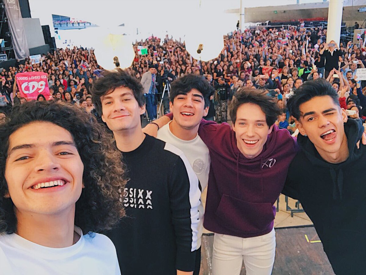 CD9's tweet photo. Hola @FILGuadalajara 💥
#NuestraHistoria 📚 https://t.co/BtoYIiNLxF