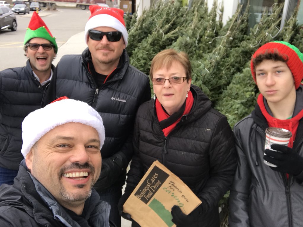 relouw68's tweet photo. At Masse’s No Frills, Southdale and Colonel Talbot with @LHBA_ @businesscares collecting food &amp; donations with team @duobuilding #LHBACares17 #BusinessCares2017 https://t.co/EHFB6KvSRh