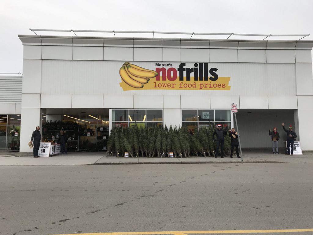 relouw68's tweet photo. At Masse’s No Frills, Southdale and Colonel Talbot with @LHBA_ @businesscares collecting food &amp; donations with team @duobuilding #LHBACares17 #BusinessCares2017 https://t.co/EHFB6KvSRh