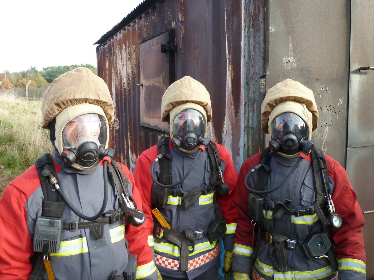 hill_rowenahill's tweet image. @FIRE_Editor as discussed yesterday, the picture from my #AFSABerks2017 presentation, I&apos;m on the right. 
#AppliedResearcher
#KnowledgeExchange
#AcademicOutInTheField
#KnowTheContext
#OutOfTheIvoryTower
#ToastieAfternoon
#LoveMyJob