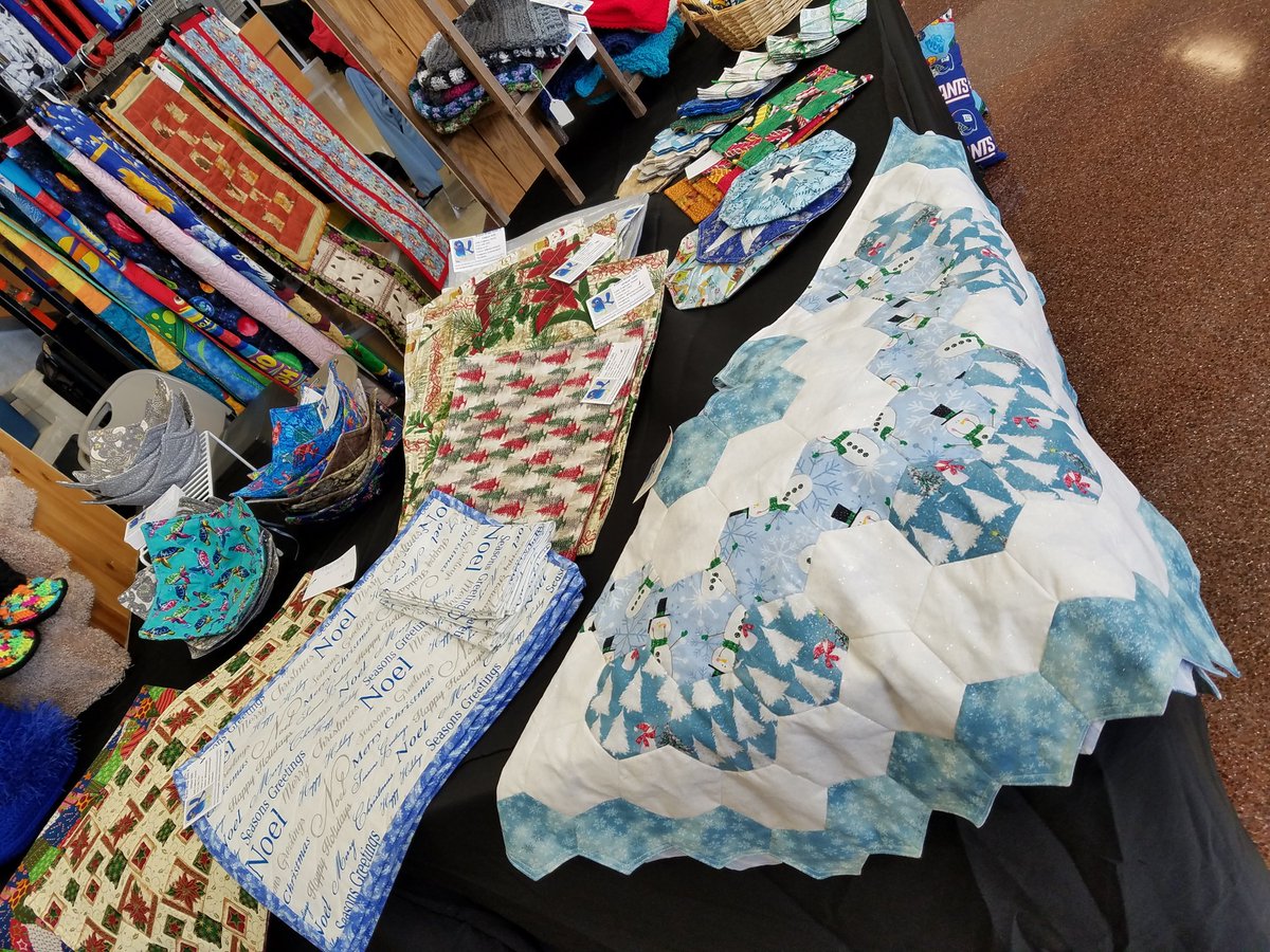 BrokenWingsLLC's tweet photo. Crafting at Kellam High School today until 2. Come on out and get some shopping done. #craftfairs #crafts #Christmas https://t.co/Bg18nB7yWt